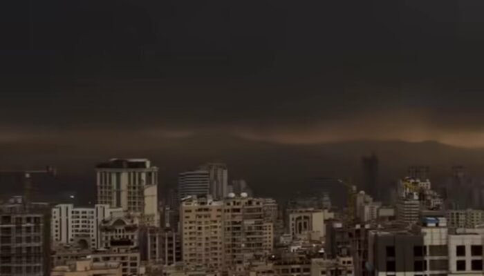 Kilang Minyak Iran Dibom, Langit Teheran Diselimuti Awan Hitam