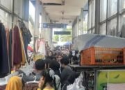 Jelang Lebaran, Tanah Abang Membludak hingga Halte TransJakarta