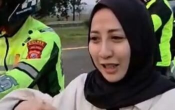 Gara-Gara Salat Subuh, Seorang Pemudik Tertinggal Rombongan Keluarganya di KM 130 Cipali