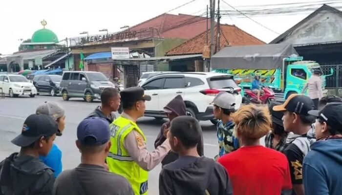 Pak Ogah Buka U-Turn Ilegal di Jomin, 11 Orang Diamankan