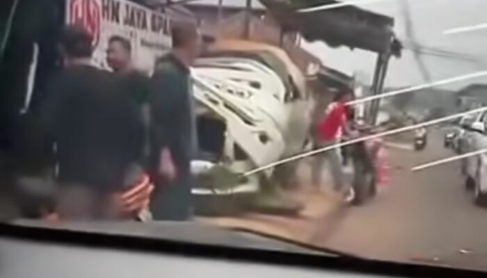 Salah Paham Antar Pengendara, Mobil di Ciamis Dirusak
