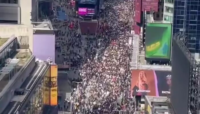 Jutaan Warga Demo Tolak Perang Iran Aksi No Kings jadi Protes Terbesar di AS