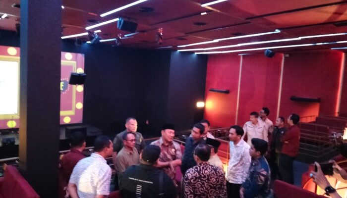 Takjub! Komisi I DPRD Karawang Sidak Theatre Night Mart di Jalan Tuparev