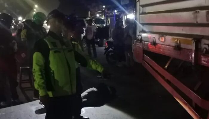 Parkir di Bahu Jalan, Truk Memicu Kecelakaan Maut di Bandung