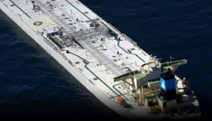 Imbas Blokade Selat Hormuz, Harga Minyak Dunia Sentuh 104 USD per Barel