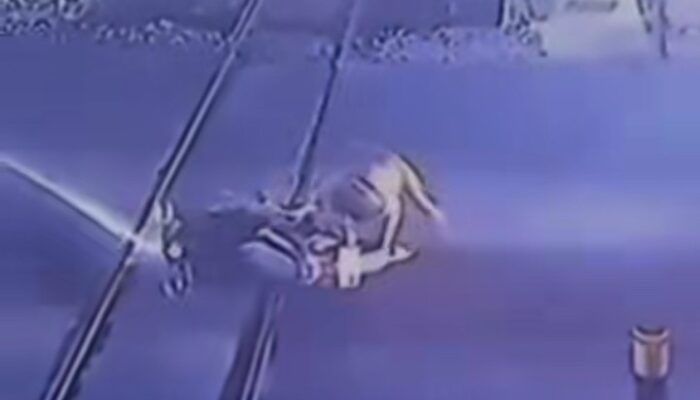 Anak Tak Sengaja Tarik Gas, Motor Tabrak Perlintasan dan Tertabrak Kereta di Cilegon