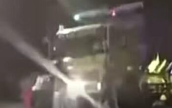 Kecelakaan di Perlintasan Blitar, Truk Mogok Tertabrak Kereta Api