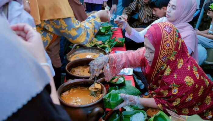 Festival Pasar Panganan Giri Biyen Hidupkan Kuliner Tradisional dan Ekonomi Warga Gresik