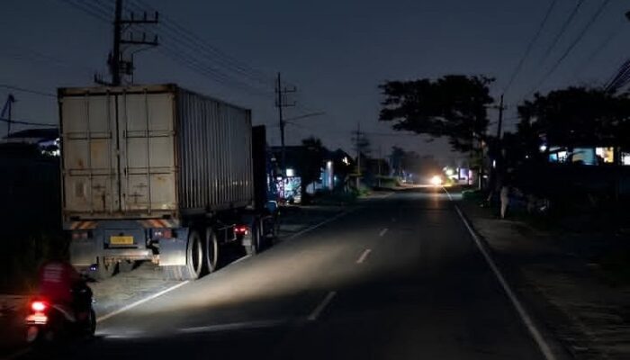 Tragis! Pengendara Motor Asal Lamongan Tewas Usai Hantam Truk Trailer