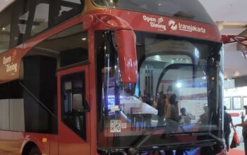Sensasi Makan di Atas Bus Tingkat, Transjakarta Perkenalkan Open Dining of Jakarta