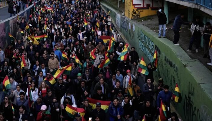 Bentrok Terjadi di La Paz, Demonstran Desak Presiden Bolivia Rodrigo Paz Pereira Mundur