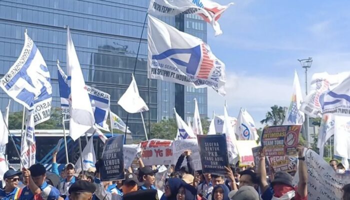 Ribuan Pegawai Indomaret Demo di Menara Indomaret, Protes Upah Lembur Diganti Libur