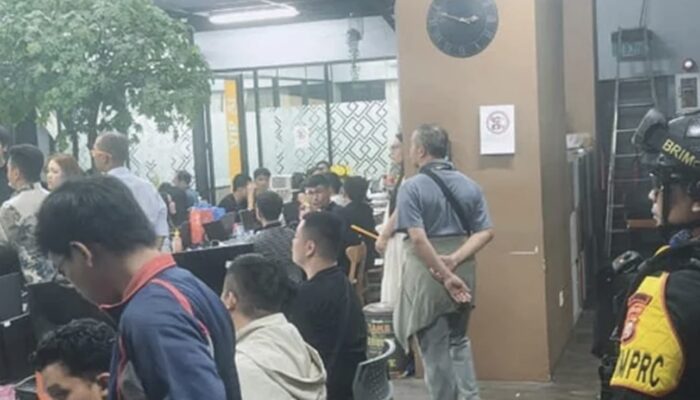 Polisi Gerebek Markas Judi Online di Jalan Hayam Wuruk, 321 WNA Diamankan