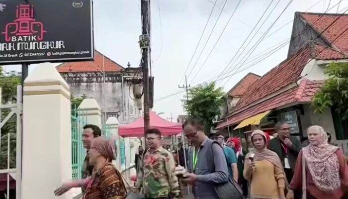 Ratusan Dokter IDI Jatim Jelajahi Wisata Budaya Gresik, Kunjungi Rumah Batik Gajah Mungkur