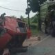 Dump Truk Pecah Ban di Gresik, Sopir Tewas Terjepit