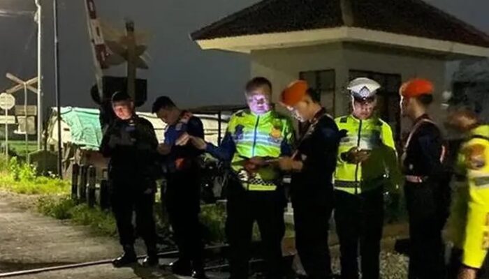 Nahas! Pengendara Motor Tewas Tertabrak KA Sangkuriang di Perlintasan Jember