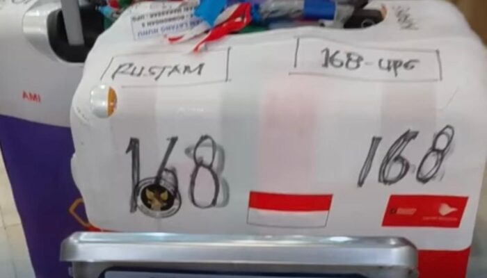Jemaah Haji Kloter UPG 4 Mulai Timbang Koper, Garuda Ingatkan Larangan Bawa Air Zamzam