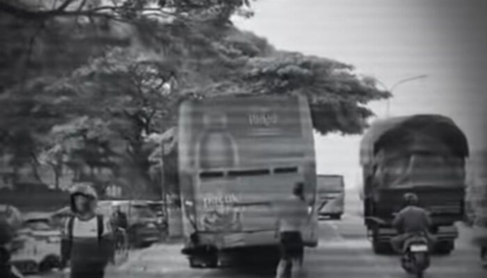 Kecelakaan Maut Terjadi di Jembatan Lamaran Karawang, Seorang Perempuan Terlindas Bus