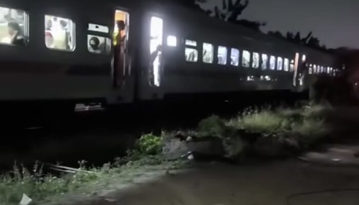 Tersangkut Kabel di SPBU Terminal Klari, Kereta Api Tertahan 20 Menit