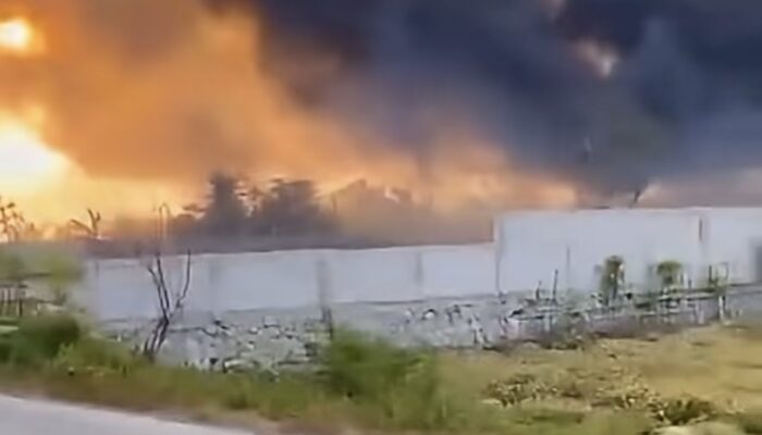 Geger! Lahan Kosong di Ciranggon Karawang Hangus Terbakar