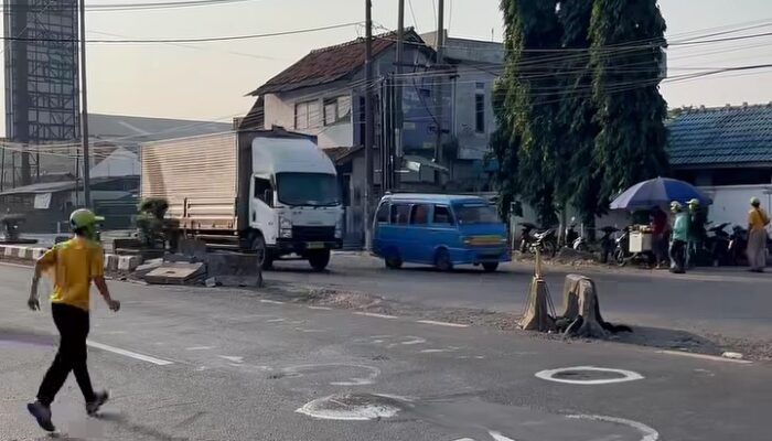 Minim Penerangan dan Aspal Menonjol, Warga Karawang Kembali Keluhkan Jalan di Klari
