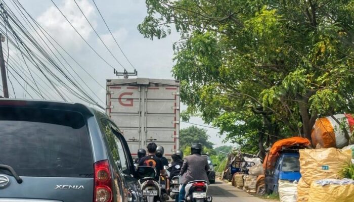 Warga Keluhkan Jalan Veteran ke Pemkab, Pengendara: Berharap Ada Penertiban