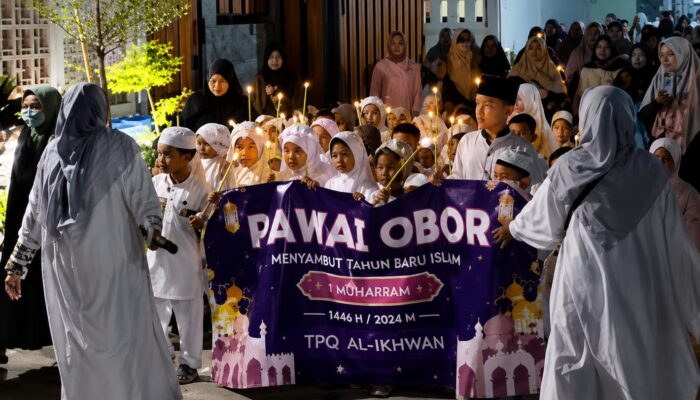 Sambut 1 Muharram 1448 H, Warga Perumahan Bumi Adiarsa Indah Karawang Gelar Pawai Obor