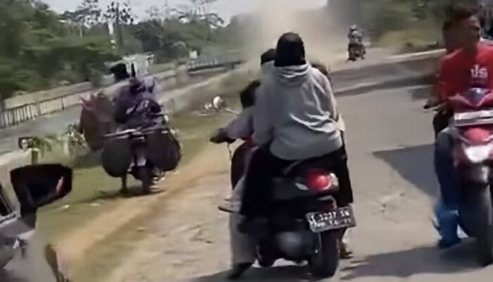Detik-Detik Angin Puting Beliung Muncul di Purwasari Karawang