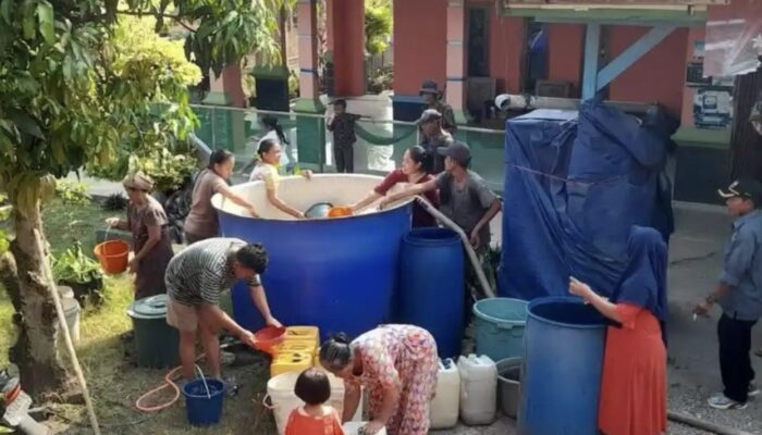 Krisis Air Bersih Melanda 3 Desa di Karawang, Ribuan Warga Andalkan Bantuan BPBD
