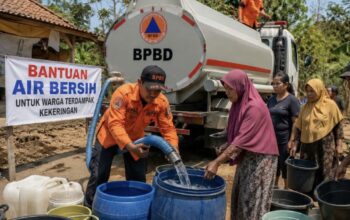 BPBD Karawang Salurkan 75 Ribu Liter Air Bersih untuk 3 Desa Terdampak Kemarau