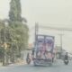 Viral! Truk Colt Diesel Oleng di Jalan Raya Balonggandu Menuju Cikampek