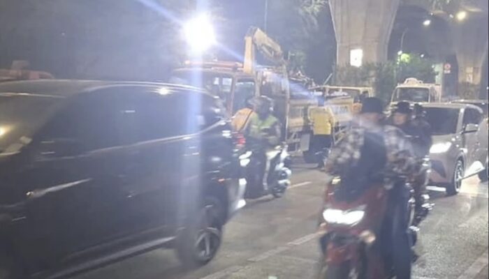 Pembongkaran JPO yang Tertabrak Truk di Mampang Rampung, Lalu Lintas Kembali Normal