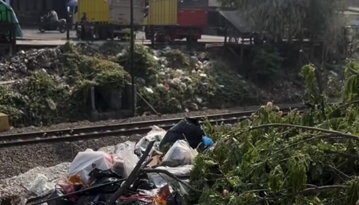 Sampah Kembali Berserakan di Area Penataan Cikampek, Warga Diminta Jaga Kebersihan