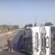 Diduga Pecah Ban, Mobil Terguling di Jalur 2 Tol Japek KM 51
