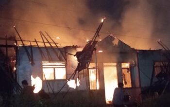 Rumah di Kampung Gandoang Karawang Terbakar, Seorang Anak Alami Luka Bakar Serius