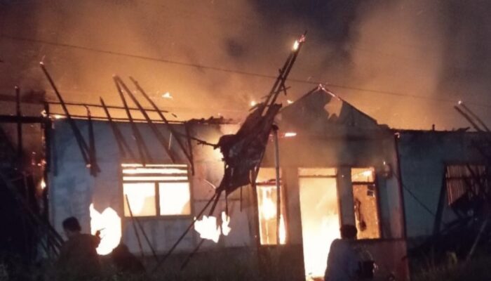 Rumah di Kampung Gandoang Karawang Terbakar, Seorang Anak Alami Luka Bakar Serius