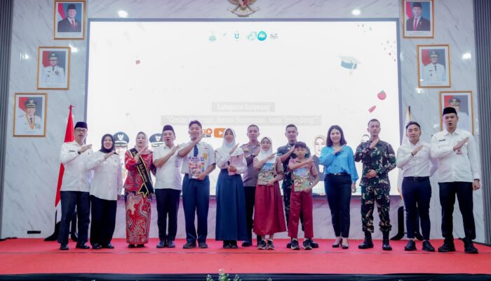 Takjub! Bupati Aep Gratiskan Modul Siswa SD dan SMP di Karawang