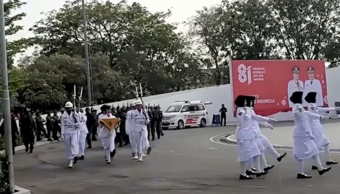Detik-Detik Pengibaran Bendera Merah Putih HUT RI ke-81 di Karawang Berjalan Khidmat
