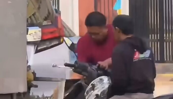 Viral! Motor Driver Ojol Dihancurkan Usai Senggol Spion Mobil Alphard