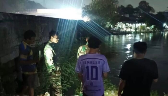 Satgas Citarum Harum Karawang Timur Sisir Titik Rawan Limbah Hingga Dini Hari