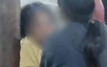 Diduga Curi Sayuran di Pasar Segiri, Seorang Wanita Diikat di Tiang Listrik