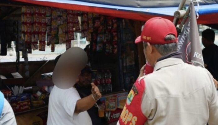 Puluhan PKL di Jalan Tuparev Karawang Terima SP1, Satpol PP Beri Waktu 3 Hari