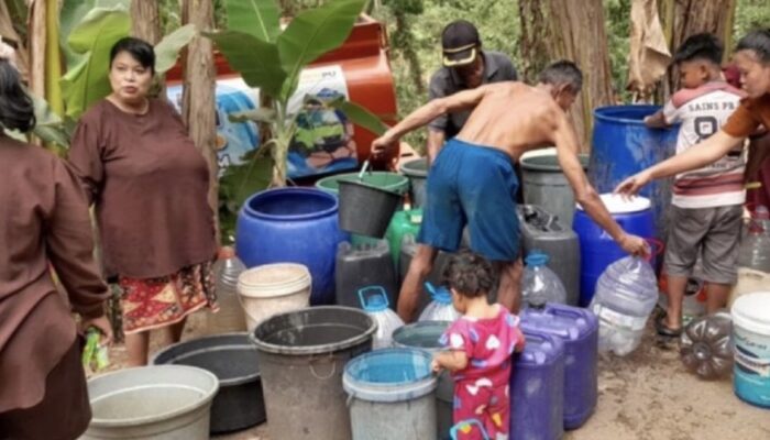 Kekeringan Melanda 12 Desa di Karawang, BPBD Salurkan 549 Ribu Liter Air Bersih