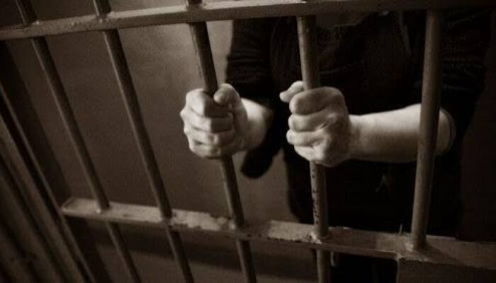 Dua Pengedar Obat Keras Karawang  Dikejar Polisi di Area TPU