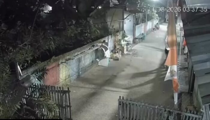 Aksi Pencurian Terekam CCTV, Motor Honda Scoopy Raib di Nuansa Kotabaru 2