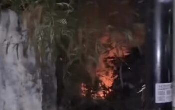 Cuaca Kering, Api Pembakaran Sampah Meluas di Cikampek Timur