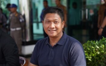 Wakil Ketua DPRD Karawang Tinjau Rumah Wartawan yang Tertimpa Pohon di Klari