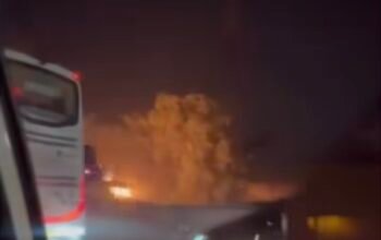 Nahas! Truk Terbakar di Exit Tol Karawang Timur Arah Cikampek