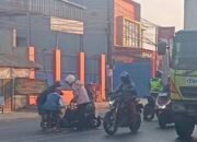Waspada! Solar Tumpah di Jalan Simpang Jomin-Pangulah, Sejumlah Pengendara Motor Terjatuh