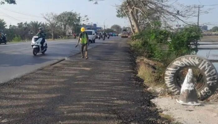 Jalan Tarumanegara Karawang yang Rusak Mulai Diperbaiki, Anggaran Capai Rp4Miliar